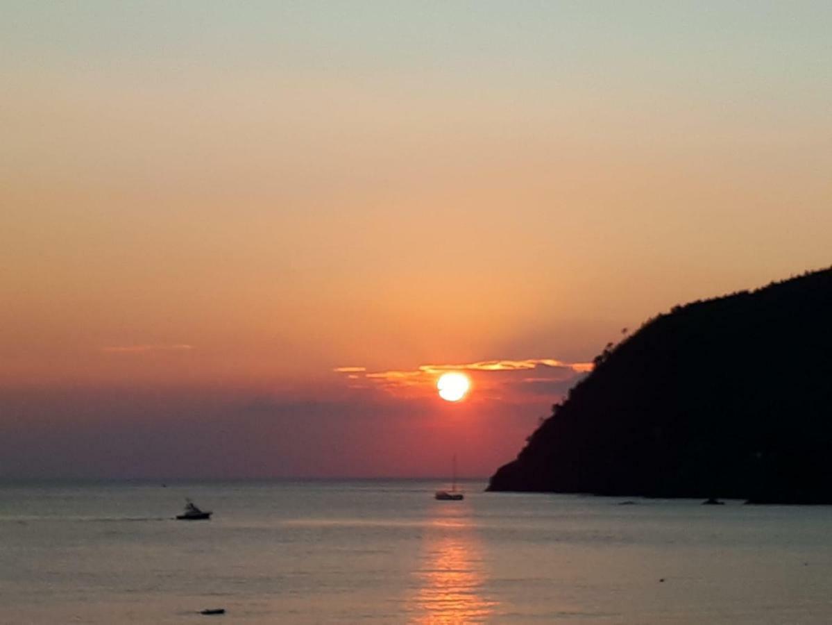 Appartamento Il Golfo Dei Poeti E 5 Terre A 2 Passi La Spezia Bagian luar foto
